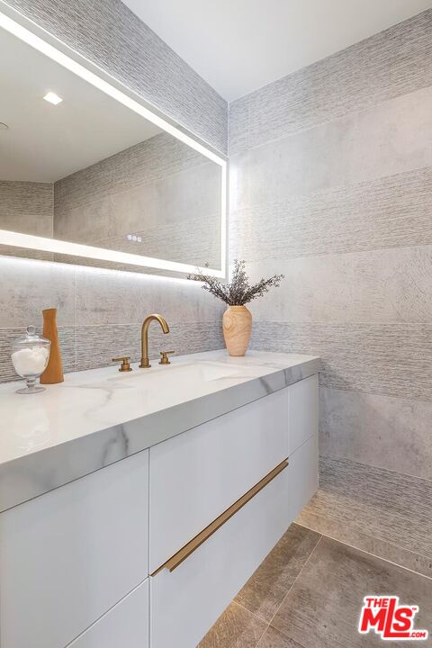 300 N Swall Dr Unit: 408