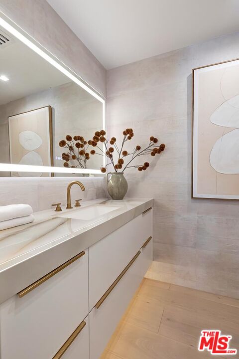 300 N Swall Dr Unit: 408