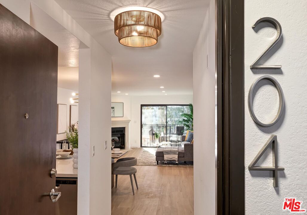 1633 S Bentley Ave Unit: 204