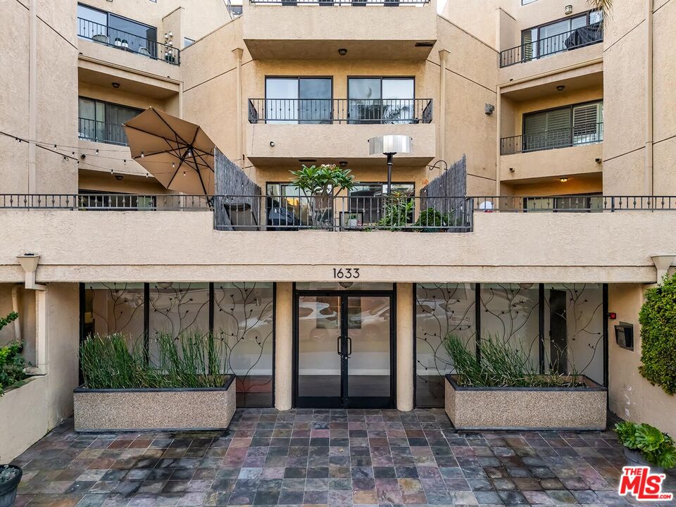 1633 S Bentley Ave Unit: 204