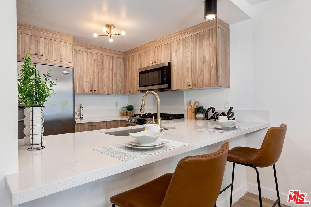 1633 S Bentley Ave Unit: 204