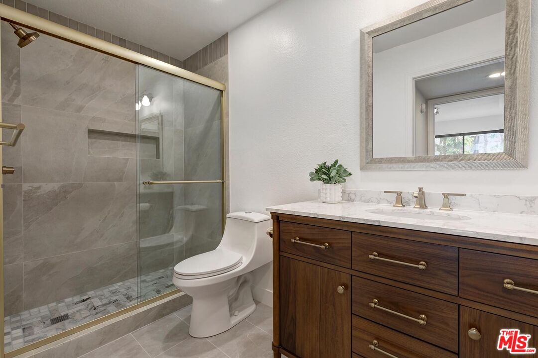 1633 S Bentley Ave Unit: 204