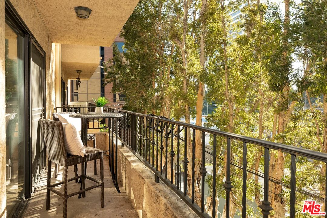 1633 S Bentley Ave Unit: 204