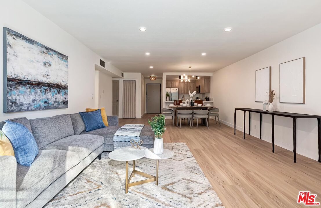 1633 S Bentley Ave Unit: 204