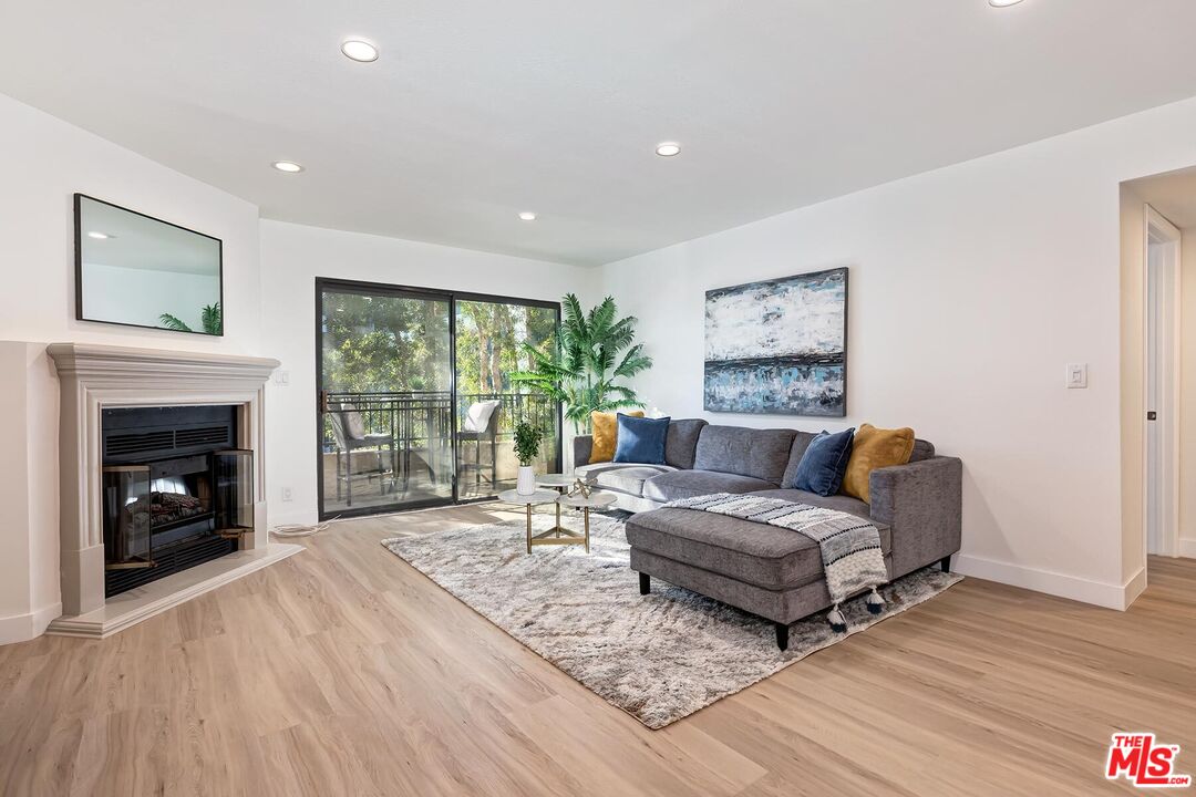 1633 S Bentley Ave Unit: 204