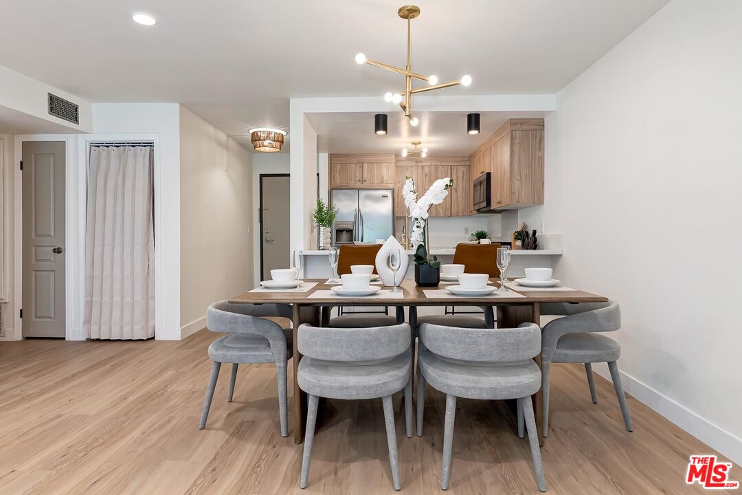 1633 S Bentley Ave Unit: 204