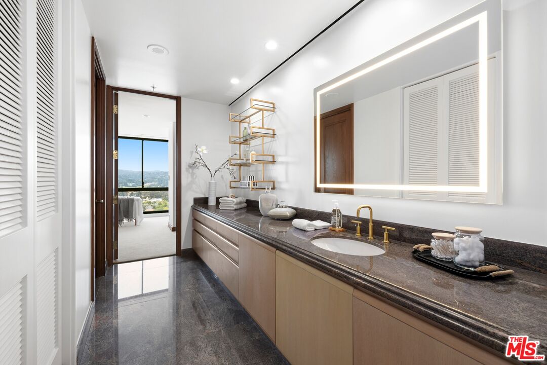 10490 Wilshire Blvd Unit: PH4