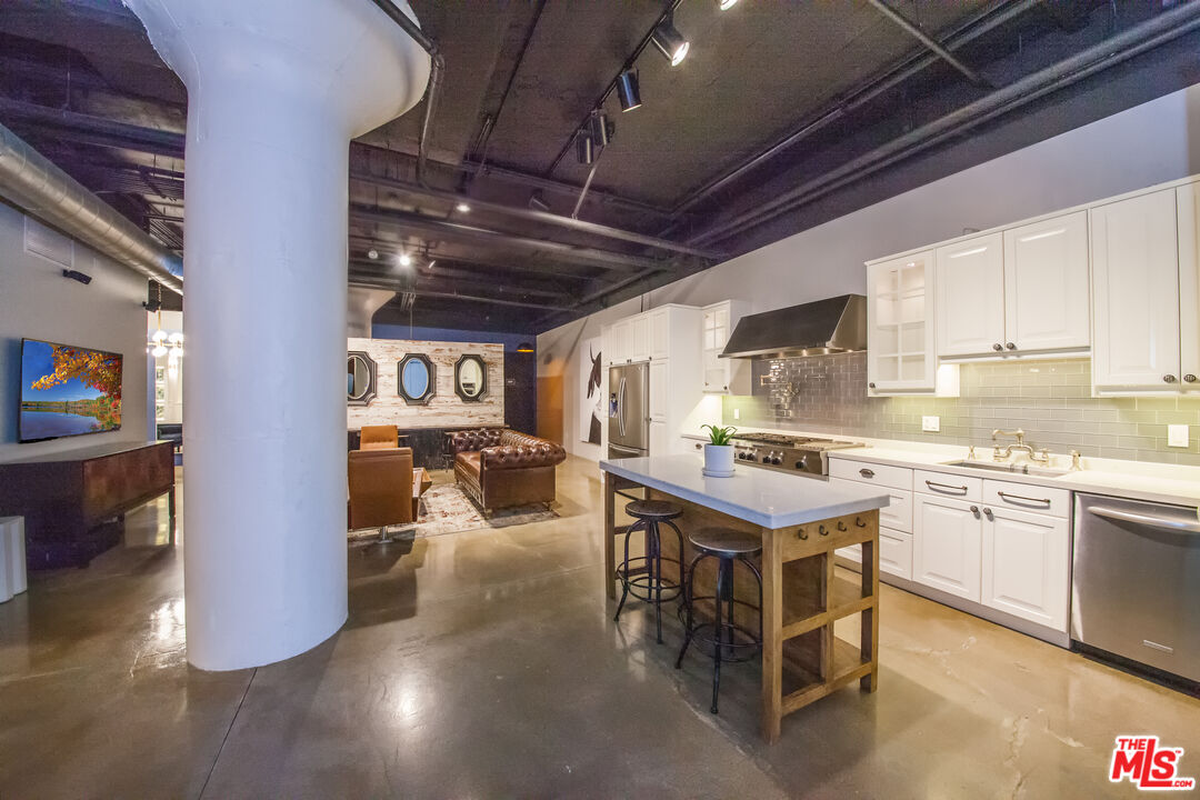 530 Molino St Unit: 113