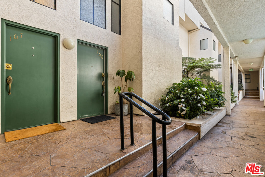 11636 Montana Ave Unit: 107