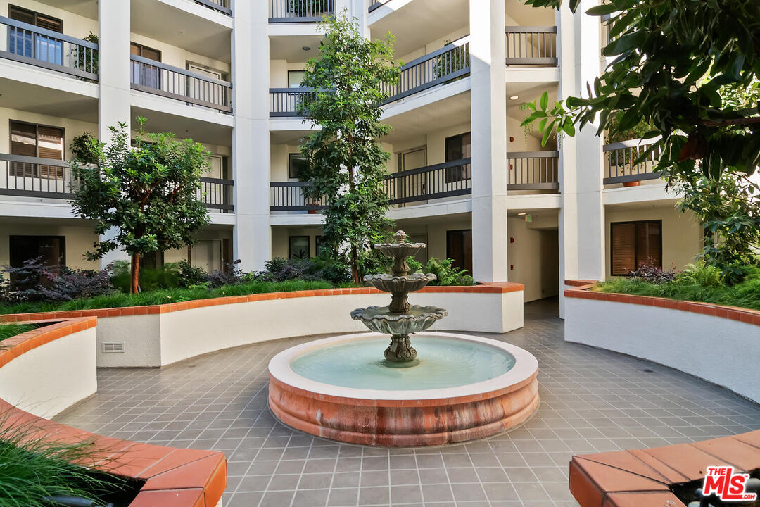 2131 Century Park Ln Unit: 109