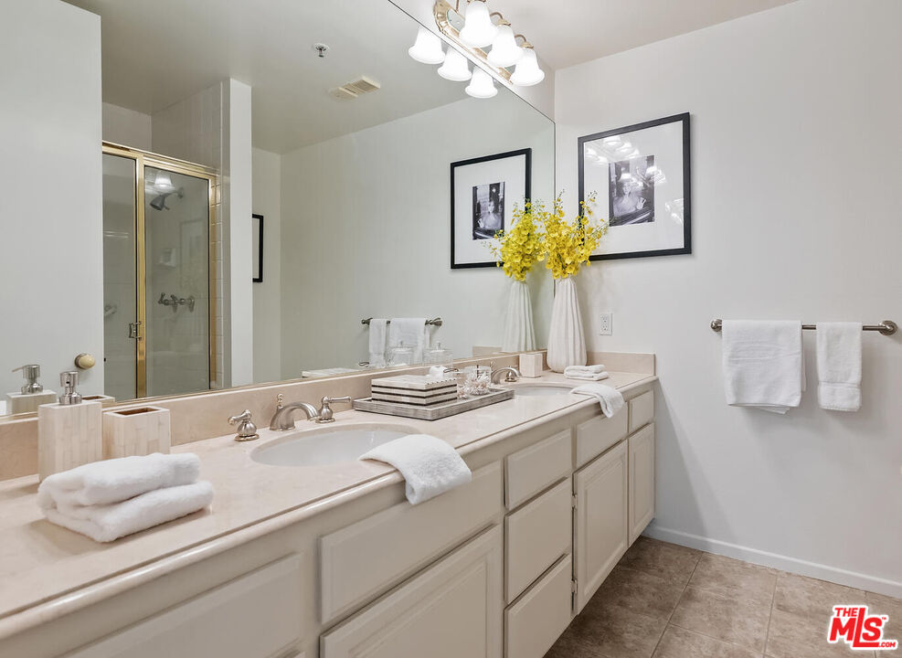 2131 Century Park Ln Unit: 109