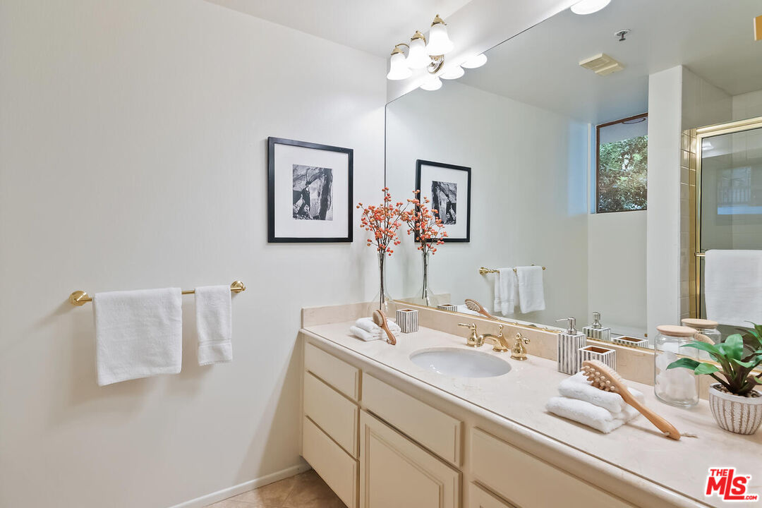 2131 Century Park Ln Unit: 109