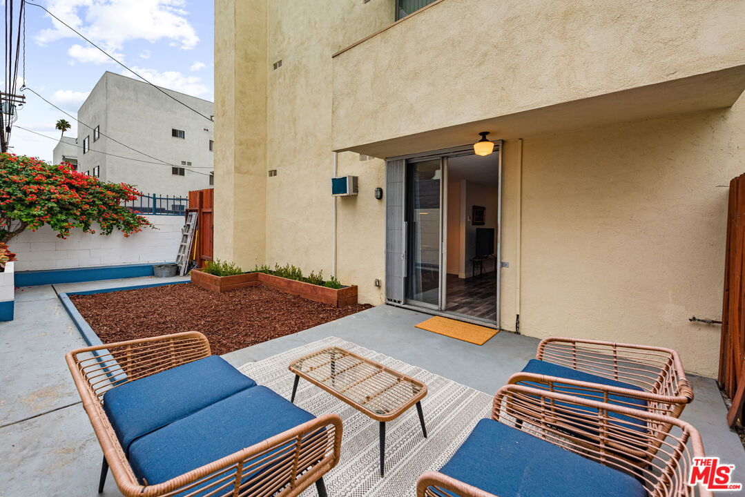 320 S Gramercy Pl Unit: 105