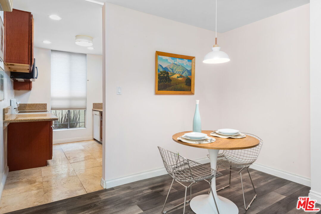 320 S Gramercy Pl Unit: 105