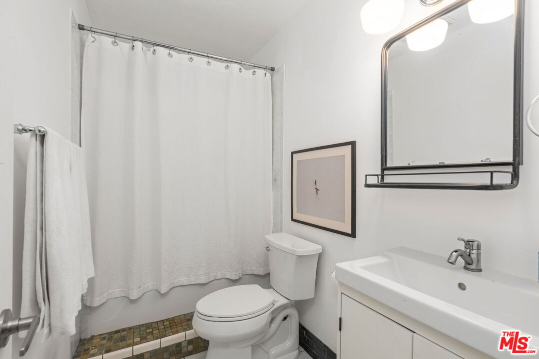 320 S Gramercy Pl Unit: 105