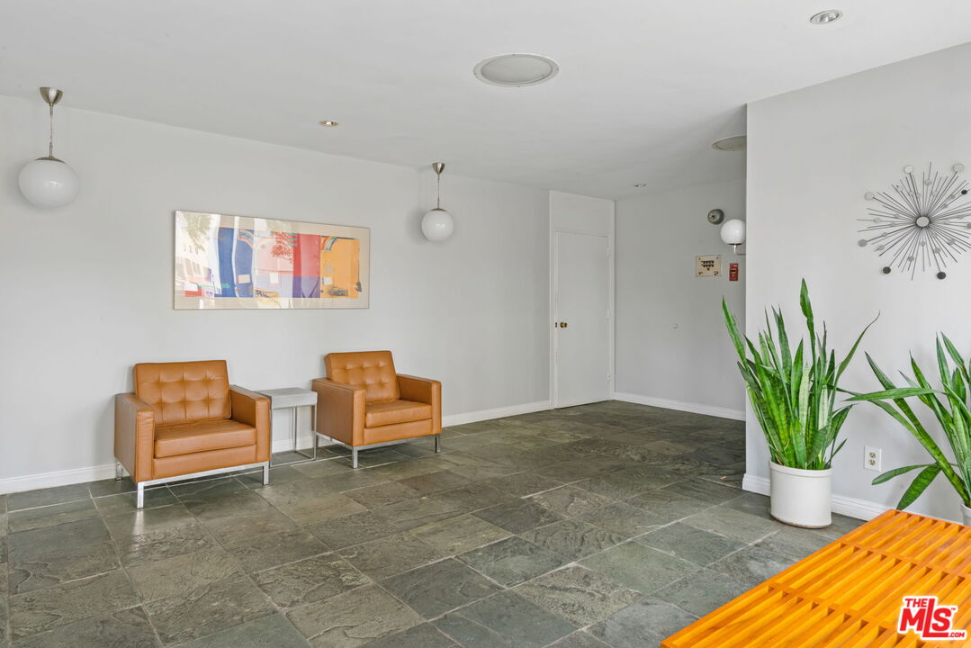 320 S Gramercy Pl Unit: 105
