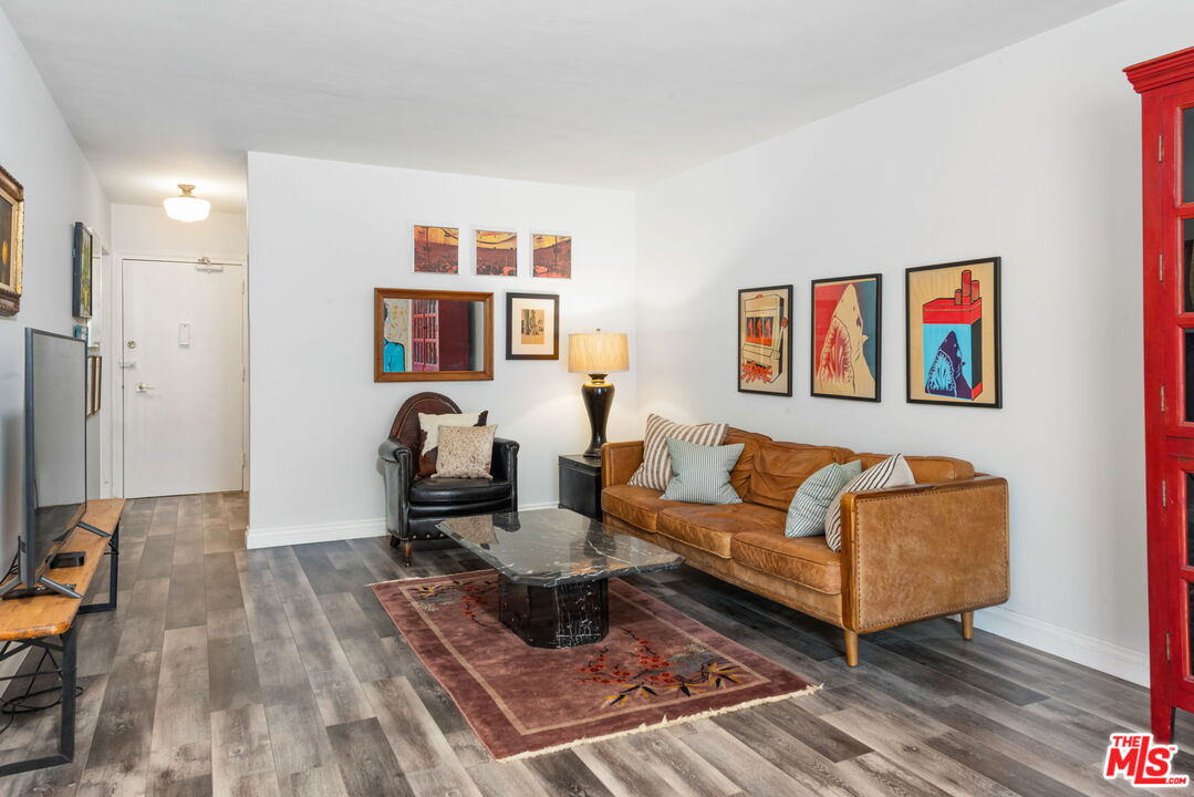320 S Gramercy Pl Unit: 105