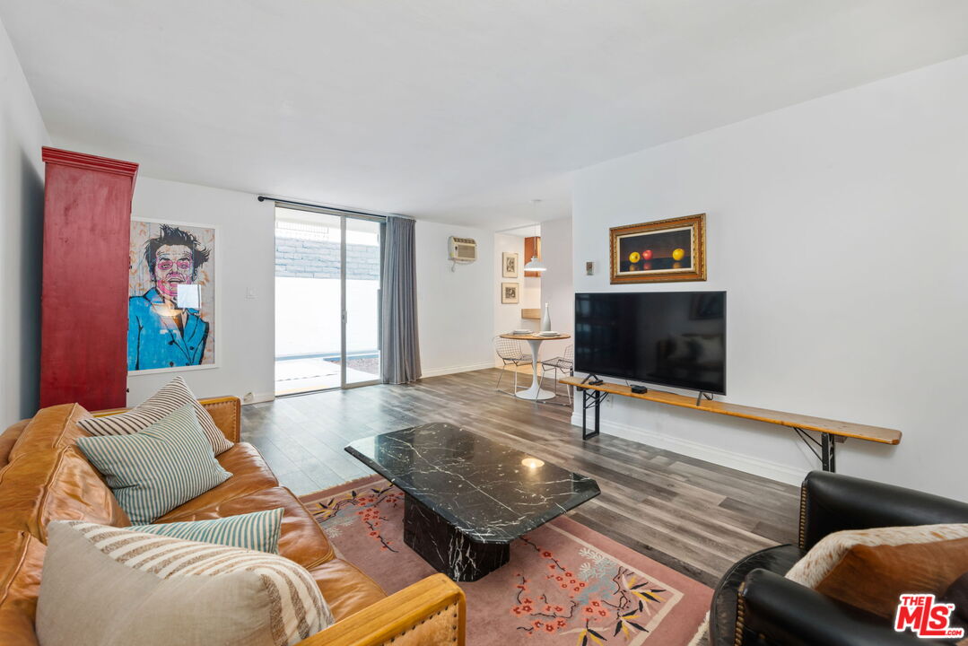 320 S Gramercy Pl Unit: 105