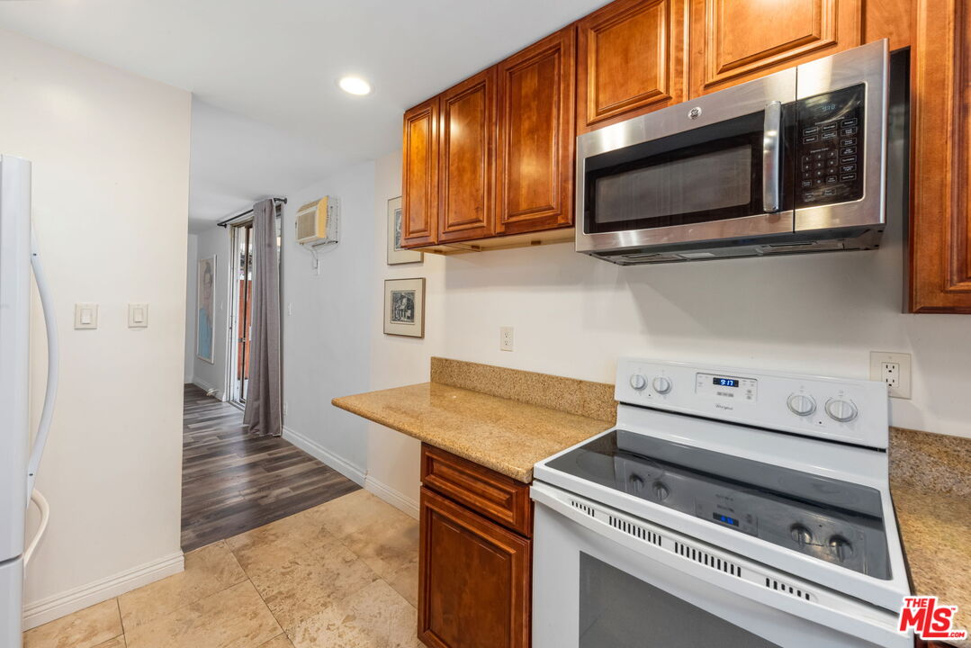 320 S Gramercy Pl Unit: 105