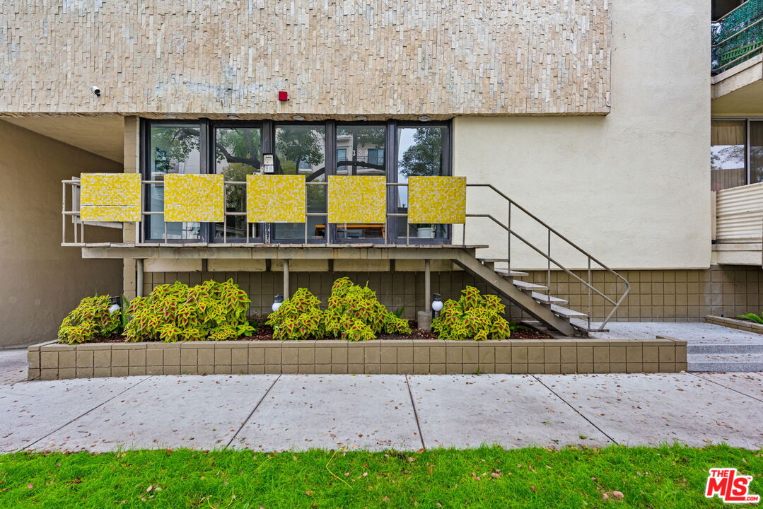 320 S Gramercy Pl Unit: 105
