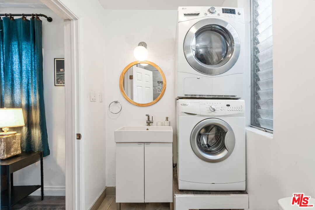 320 S Gramercy Pl Unit: 105