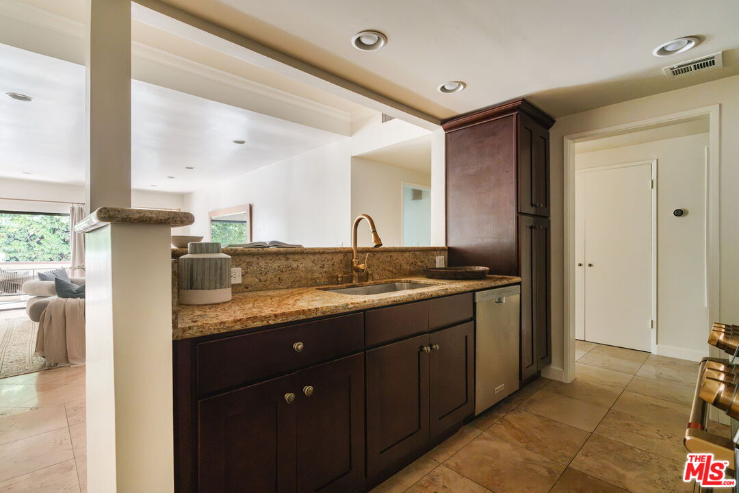 2332 Fox Hills Dr Unit: 103