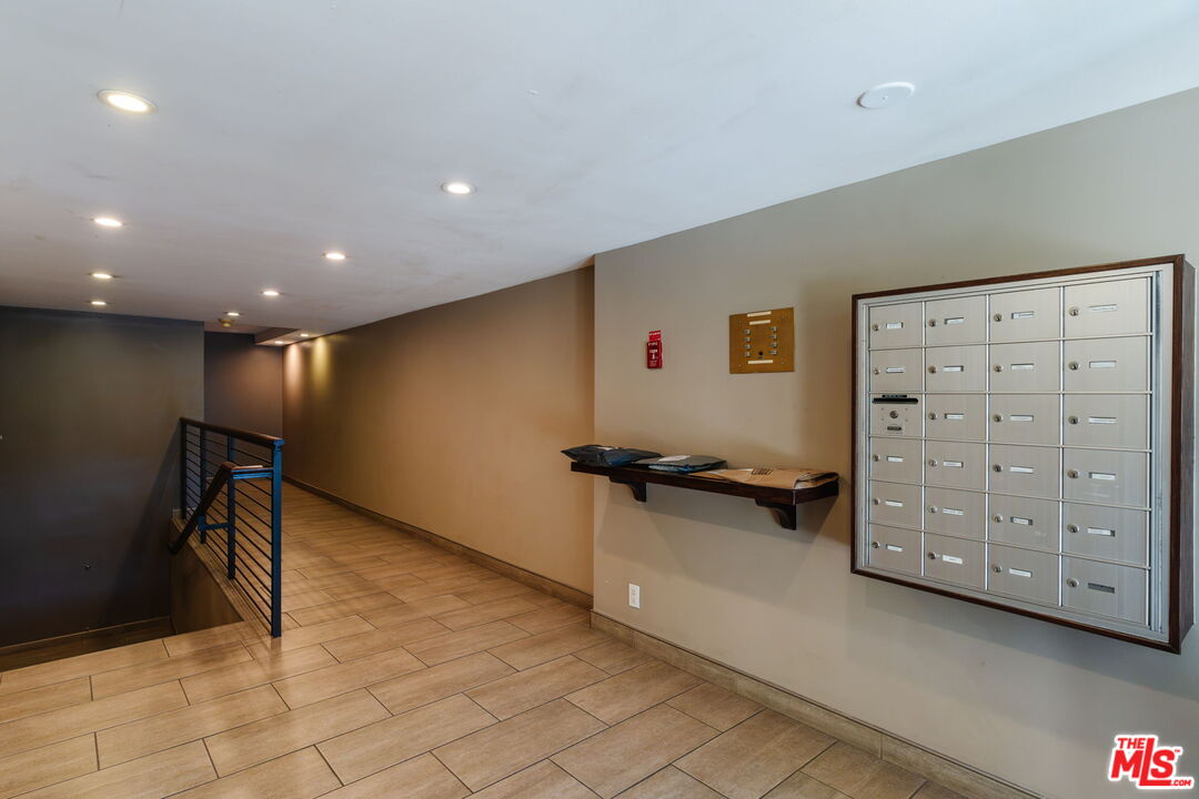 2332 Fox Hills Dr Unit: 103