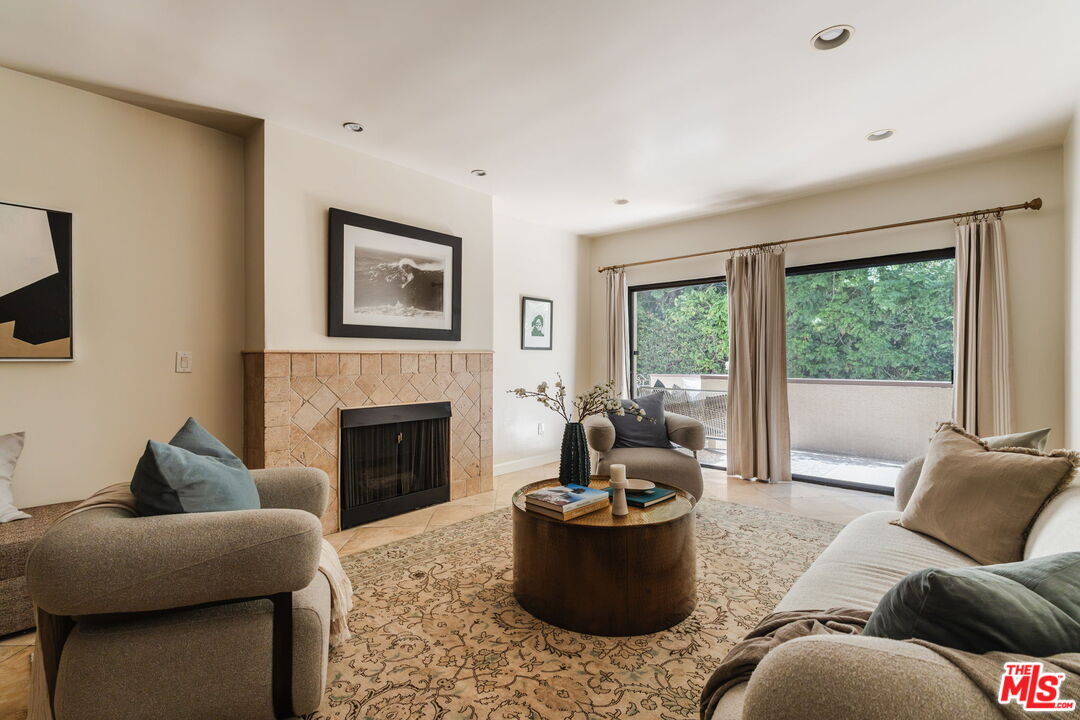 2332 Fox Hills Dr Unit: 103