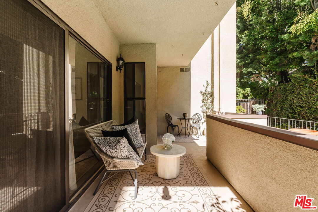 2332 Fox Hills Dr Unit: 103
