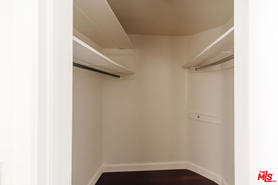 2332 Fox Hills Dr Unit: 103