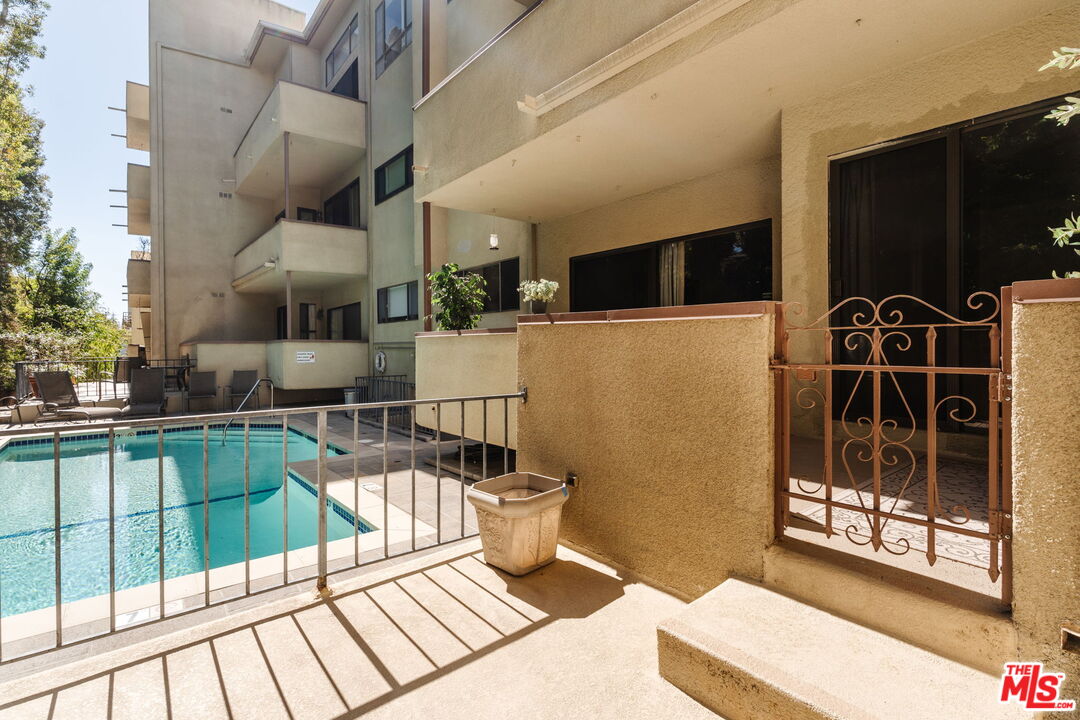 2332 Fox Hills Dr Unit: 103