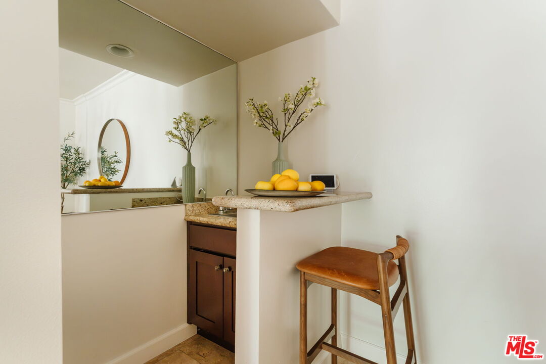 2332 Fox Hills Dr Unit: 103
