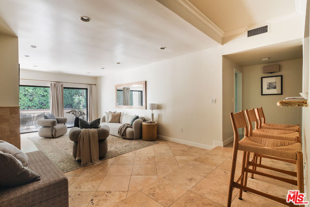 2332 Fox Hills Dr Unit: 103
