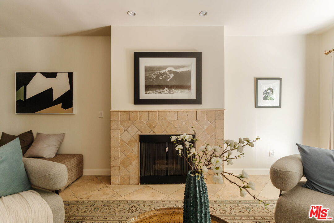 2332 Fox Hills Dr Unit: 103