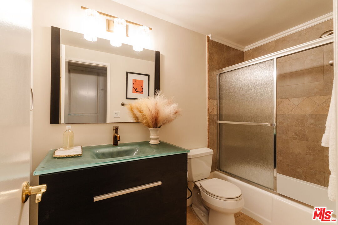2332 Fox Hills Dr Unit: 103