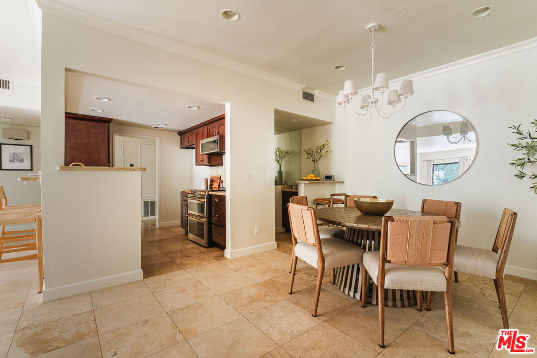 2332 Fox Hills Dr Unit: 103