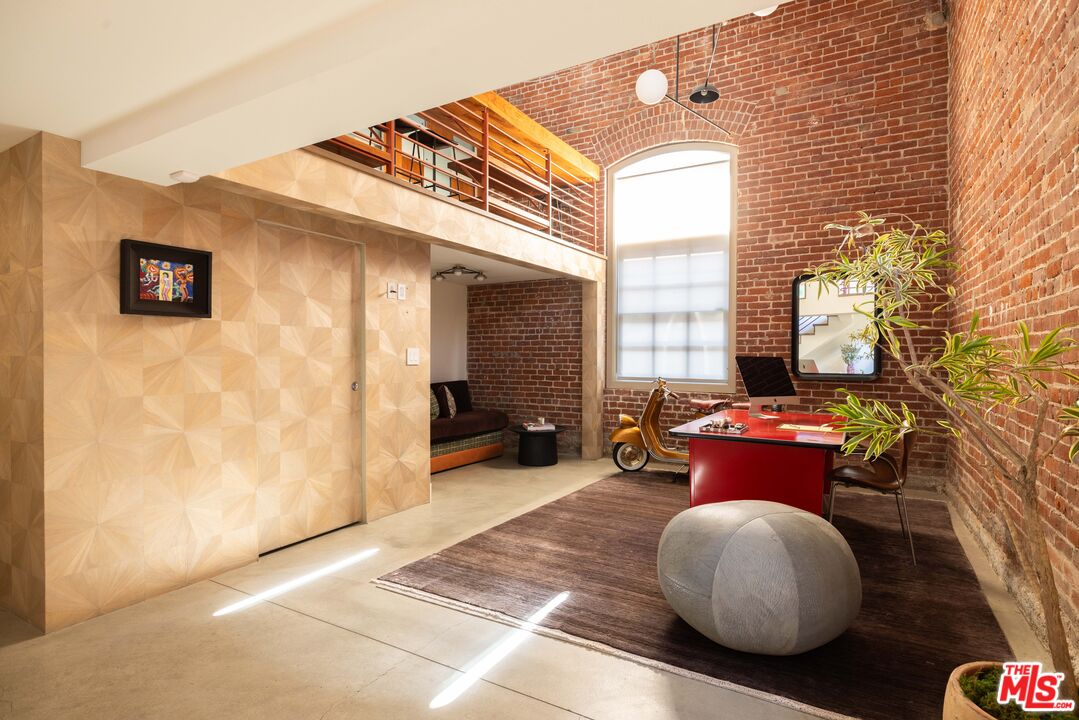 940 E 2nd St Unit: 38