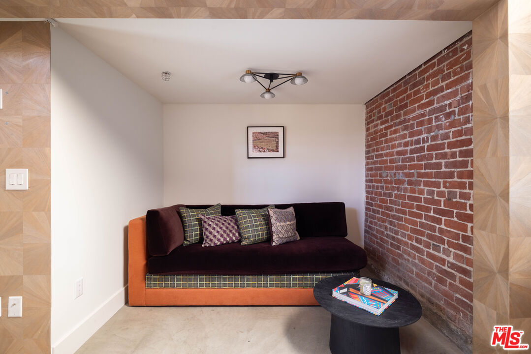 940 E 2nd St Unit: 38