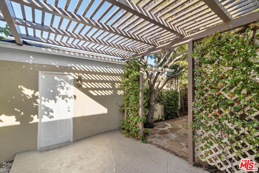 6289 Commodore Sloat Dr