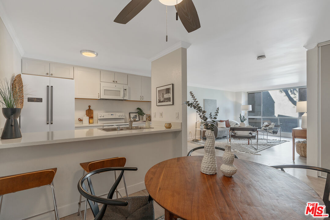 4900 Overland Ave Unit: 243