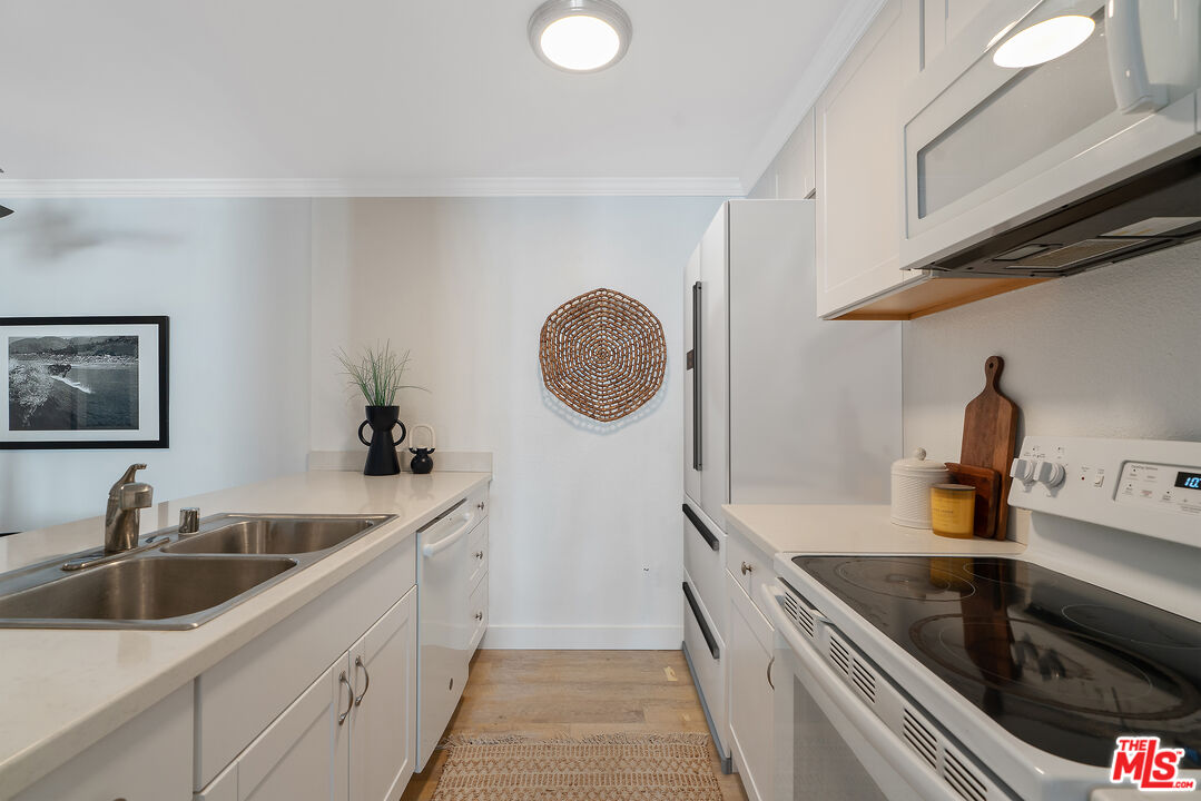 4900 Overland Ave Unit: 243