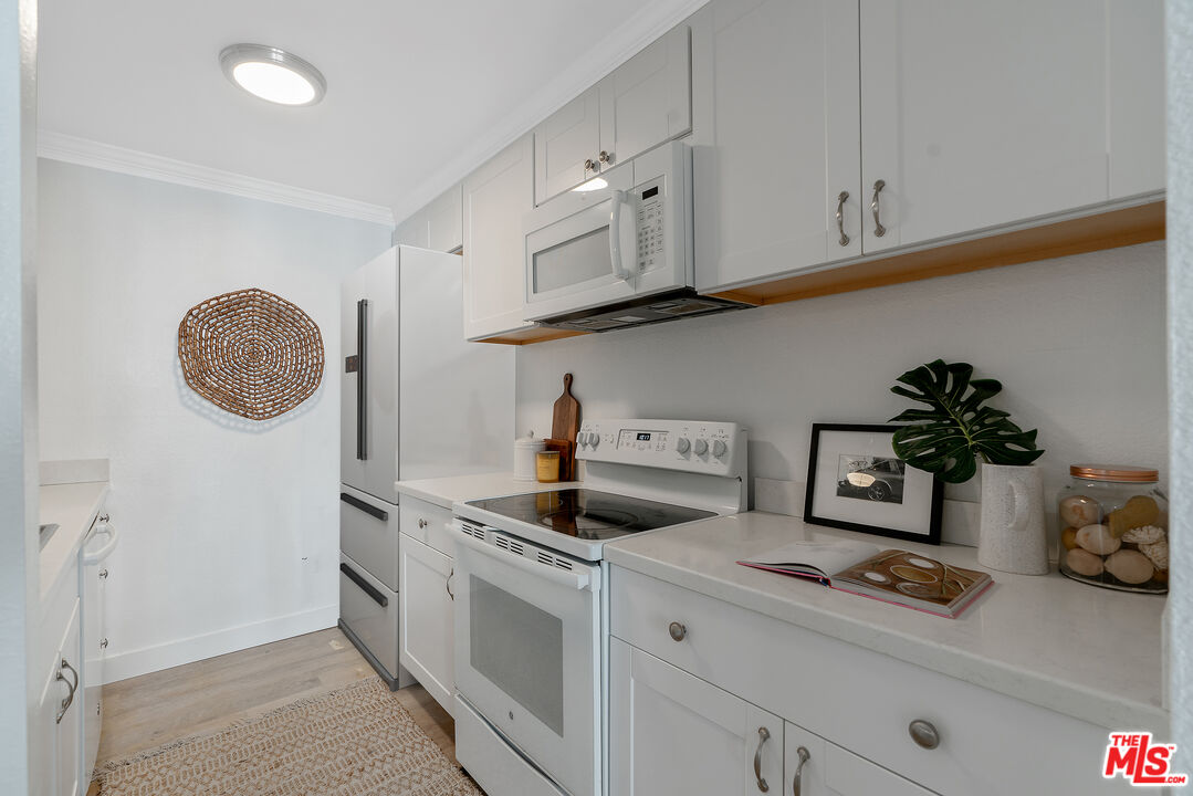 4900 Overland Ave Unit: 243