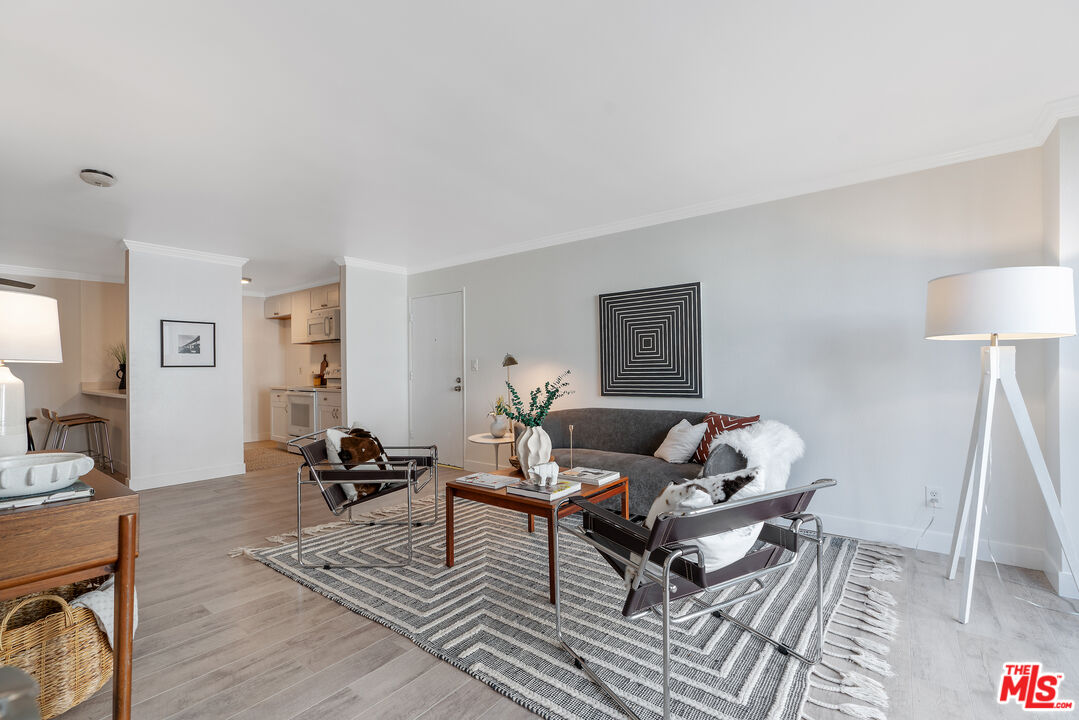 4900 Overland Ave Unit: 243