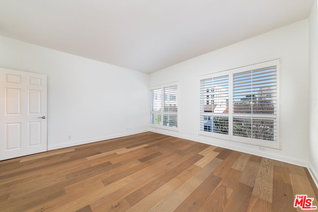 125 S Elm Dr Unit: 201