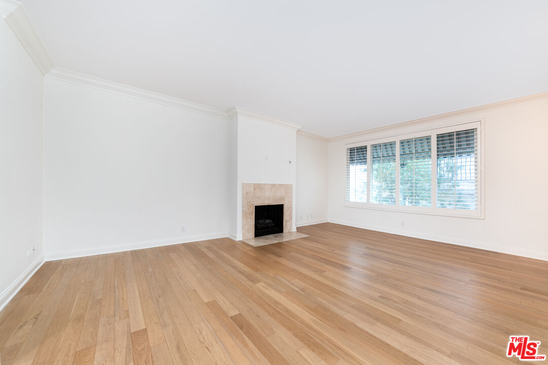 125 S Elm Dr Unit: 201