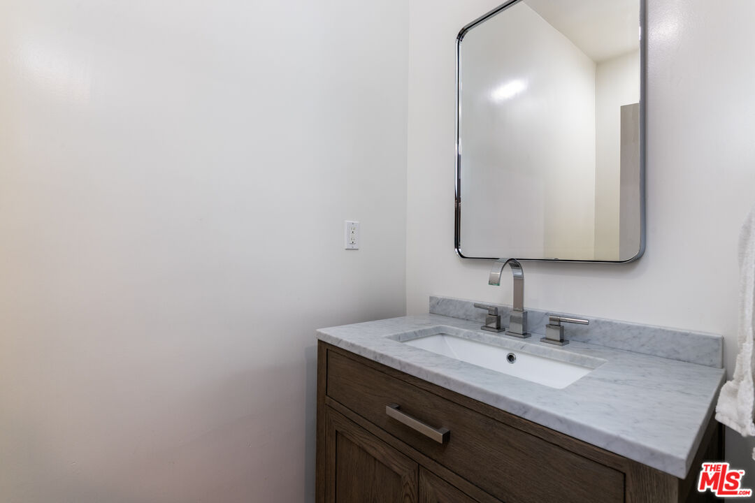 125 S Elm Dr Unit: 201