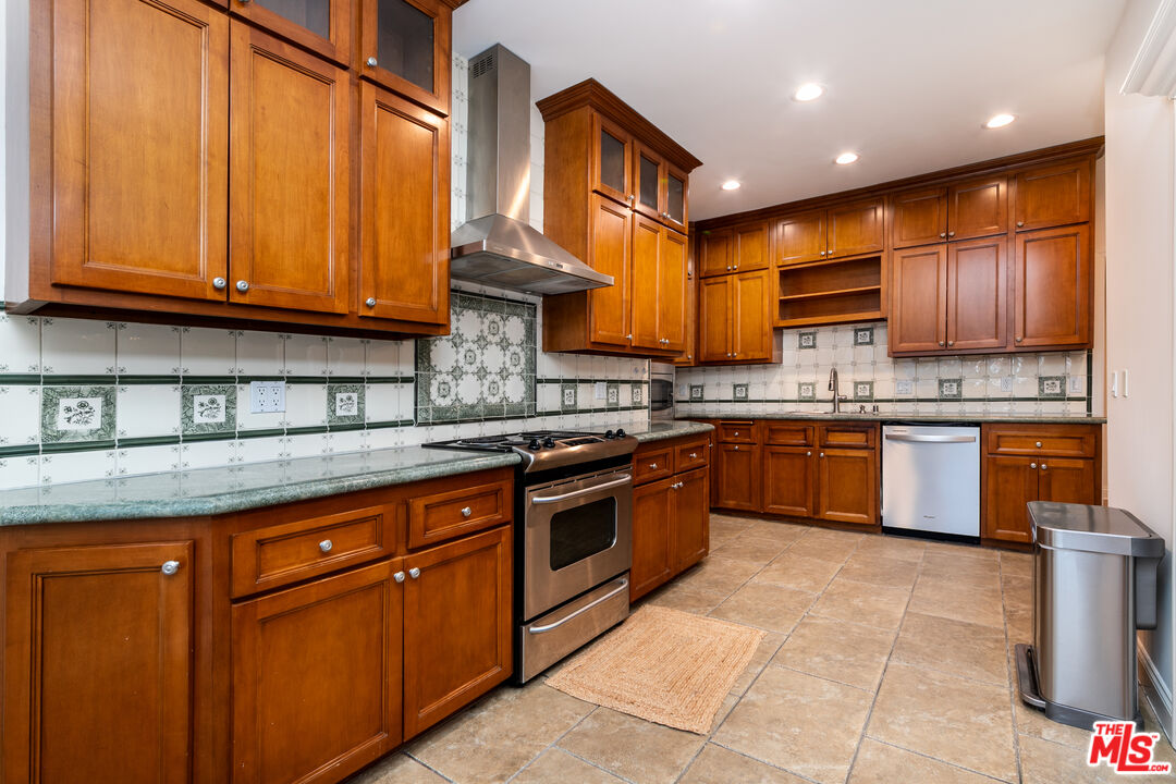 125 S Elm Dr Unit: 201