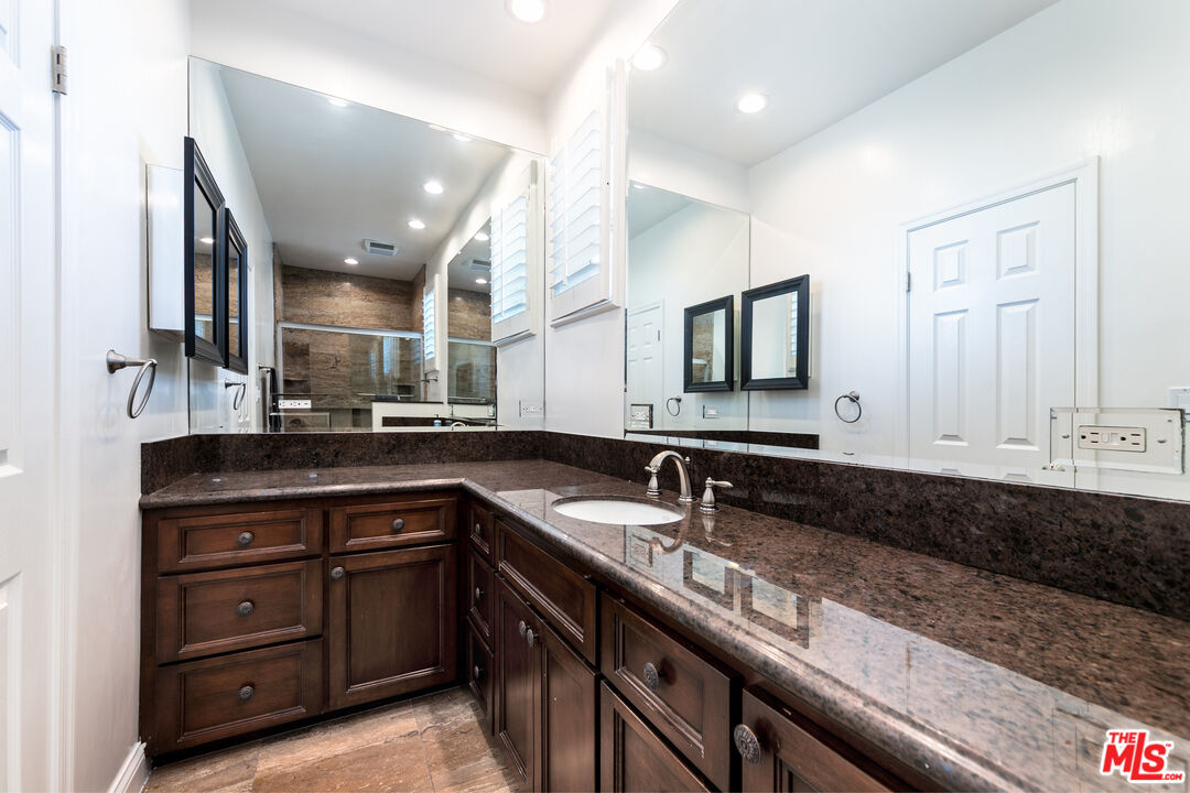 125 S Elm Dr Unit: 201