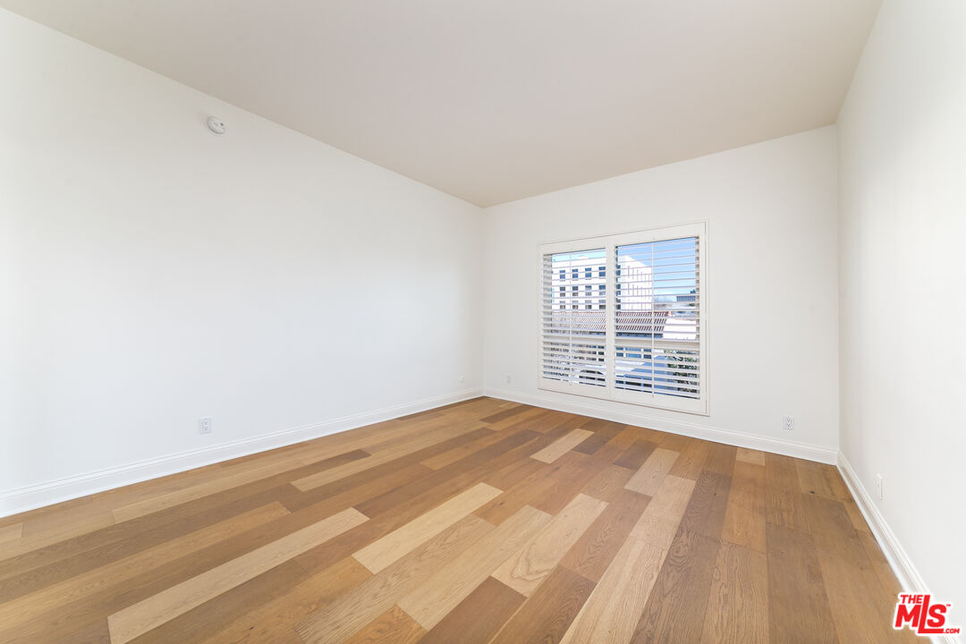 125 S Elm Dr Unit: 201