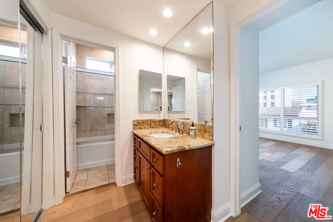 125 S Elm Dr Unit: 201